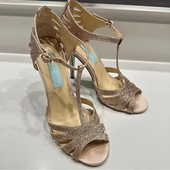 Blue by Betsey Johnson Heels Womens 6 Champagne Glitter T-Strap Peep Toe - Picture 1 of 4